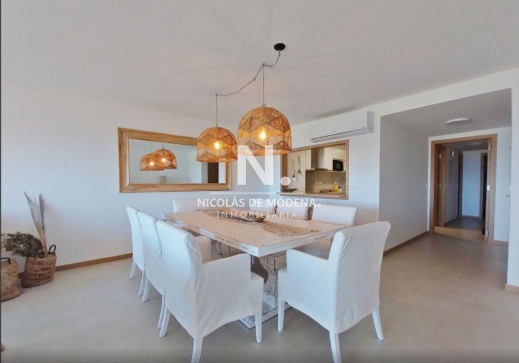 En venta exclusivo apartamento en Playa Brava, al