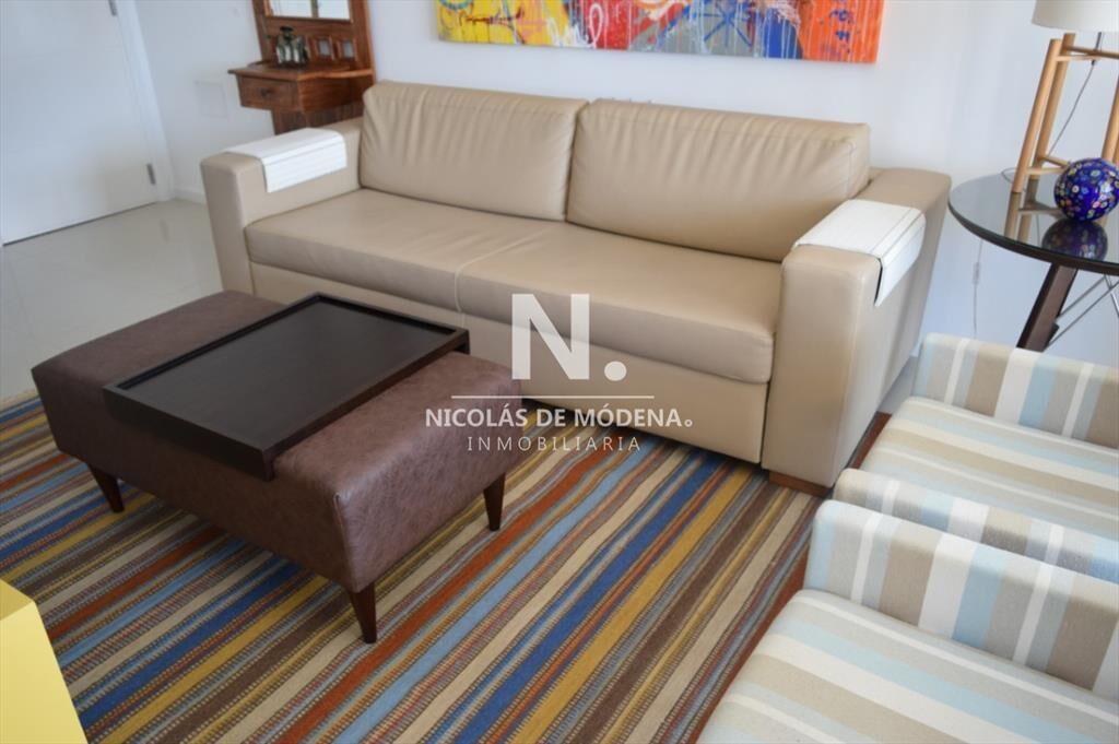 Vende apartamento de 2 dormitorios y medio, Punta