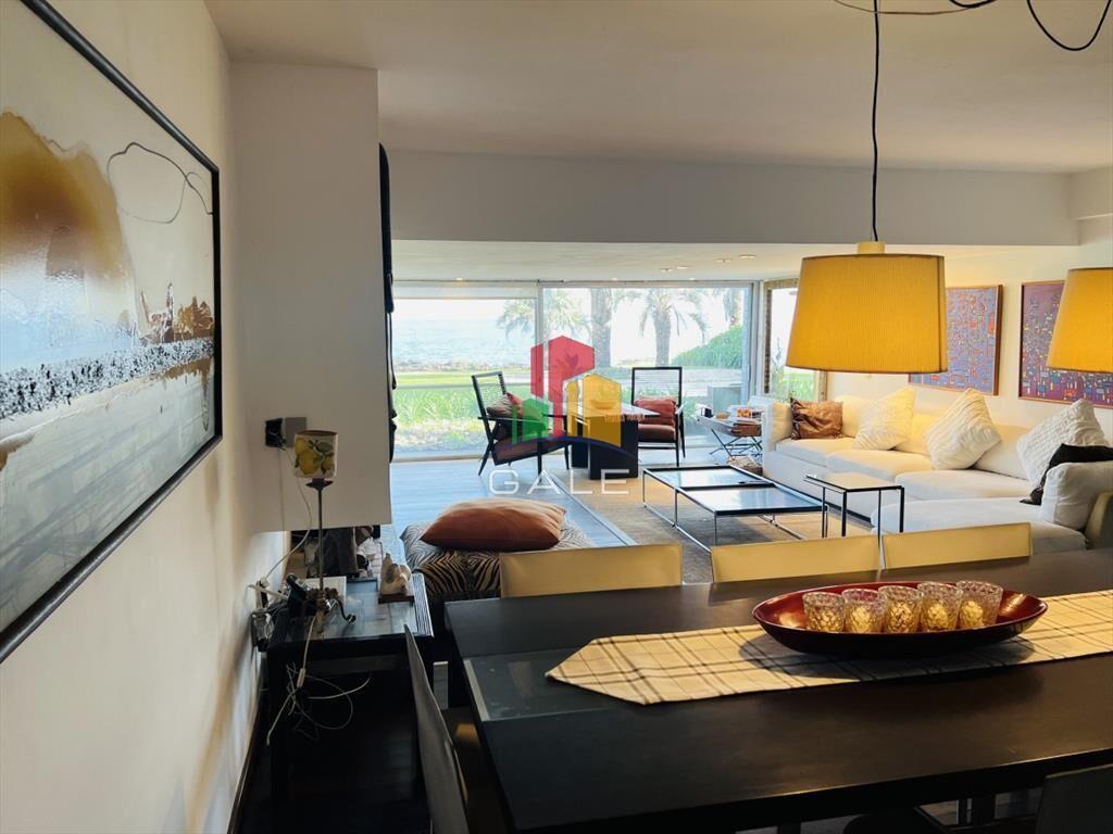 Venta de destacado apartamento en Punta Ballena,