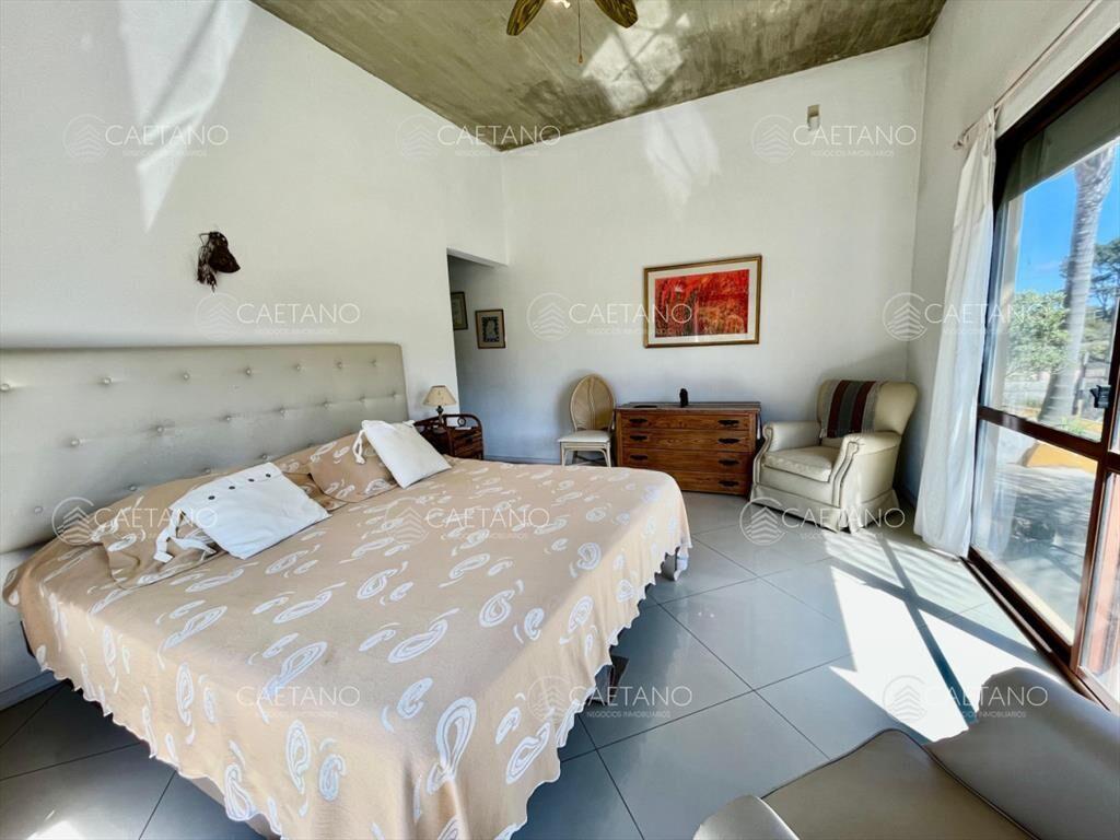 VENTA DE CASA EN PUNTA BALLENA-CLUB DEL LAGO