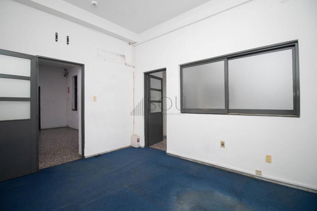 Venta local industrial con parking en Sayago