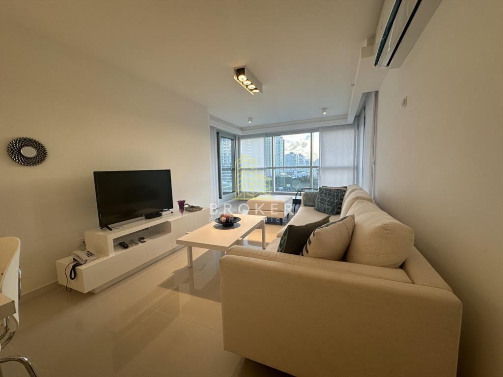 Venta de apartamento de categoria, dos y medio en