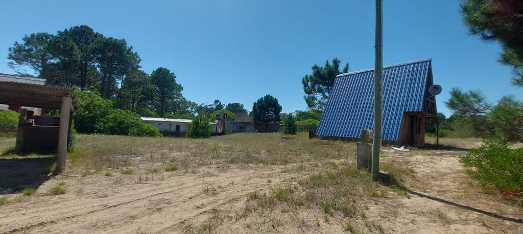 CASA (CABAÑA) 2 DORMITORIOS EN VENTA LA ESMERALDA