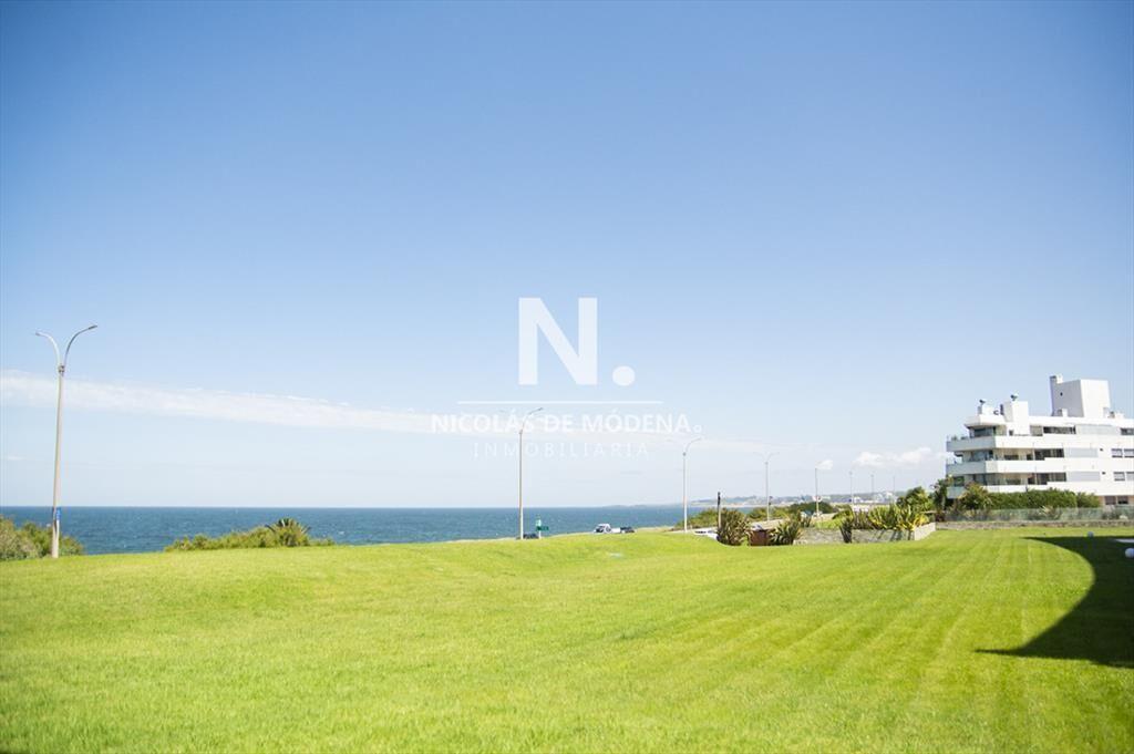 En venta apartamento de 3 dormitorios en Pinares
