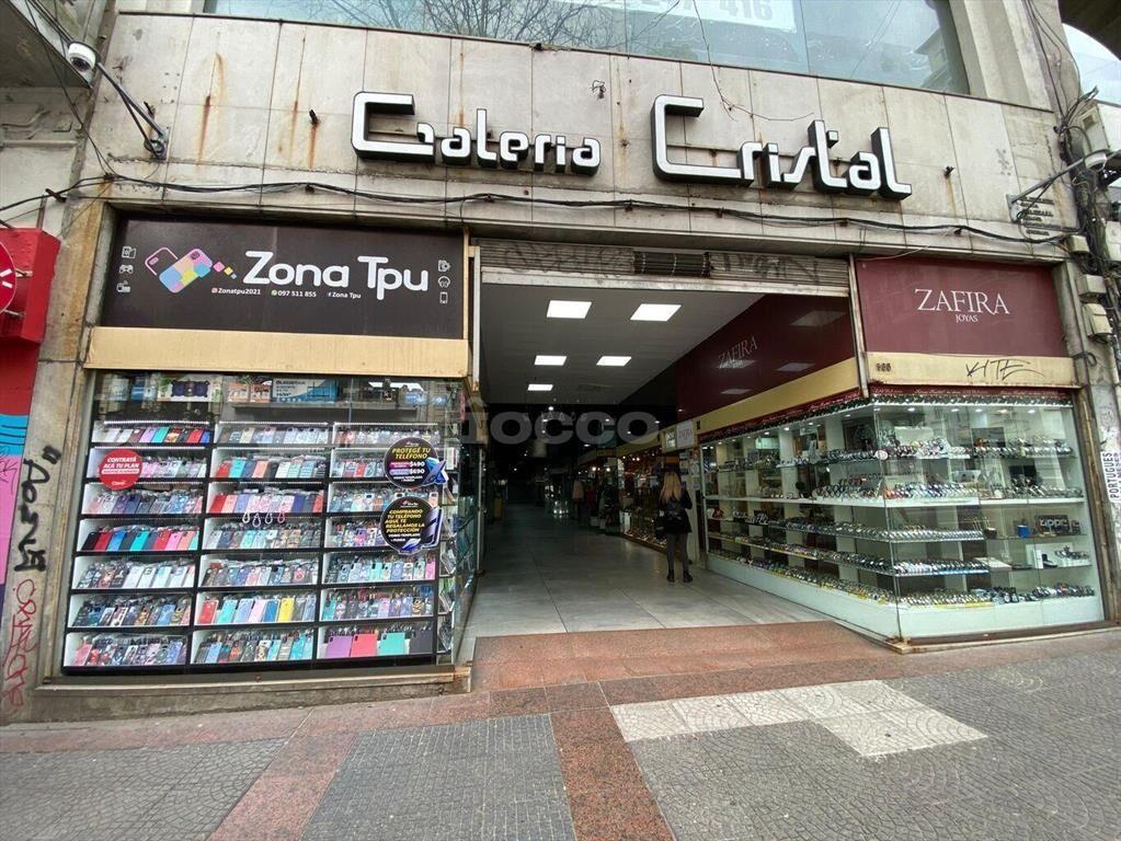 Venta en Conjunto de 5 Locales Comerciales en Galería Crist