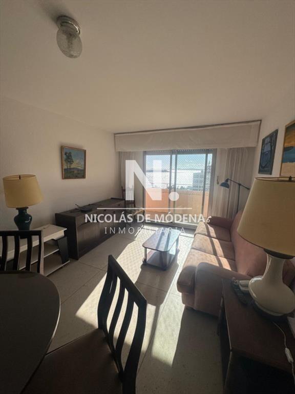 Vende apartamento de 1 dormitorio y medio en del