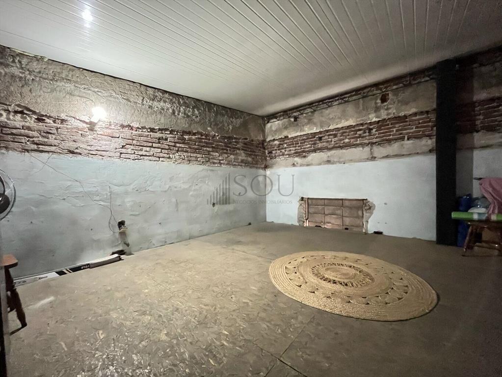 VENTA CASA ESQUINA 2 DORMITORIOS CON COCHERA – CERRO