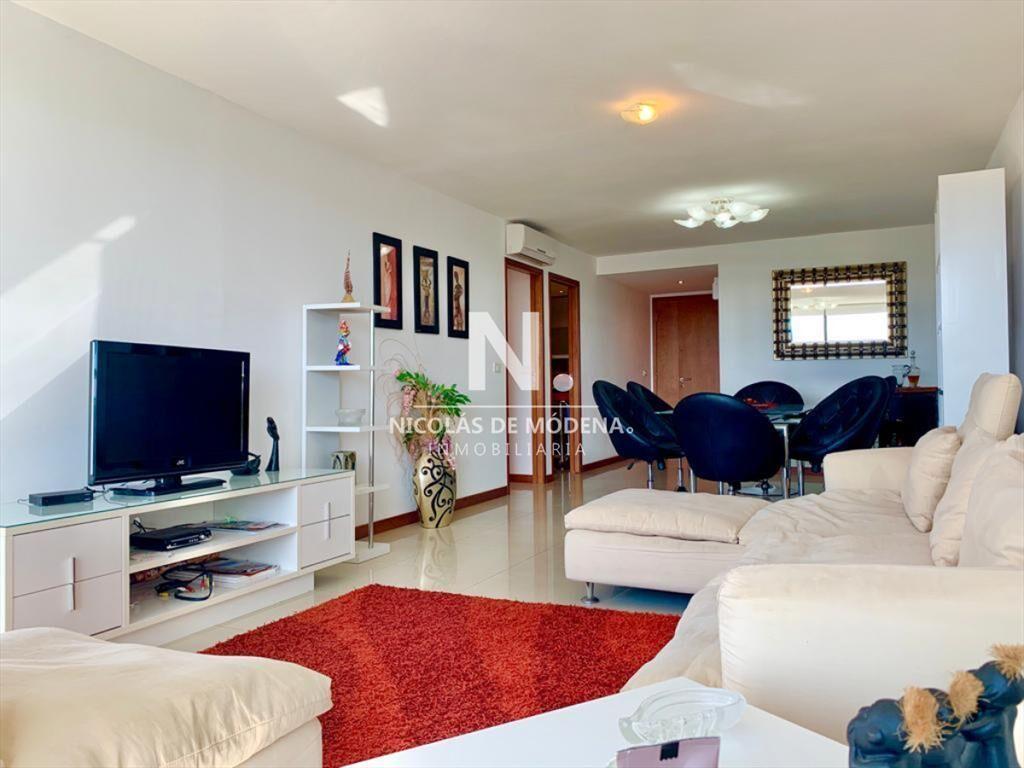 Apartamento de Tres Dormitorios en Venta