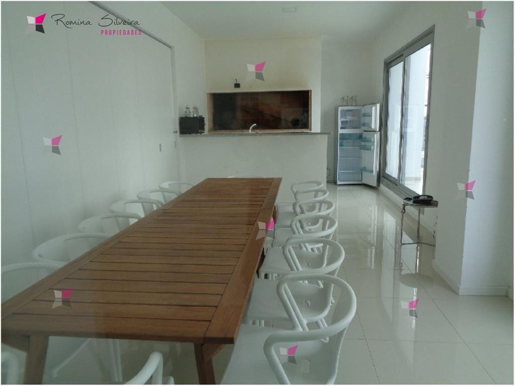 VENTA DE APARTAMENTO DE 2 DORMITORIOS EN TORRE ESMERALDA PU
