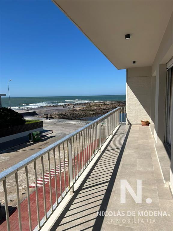 En la Península departamento de 2 dormitorios con vista al