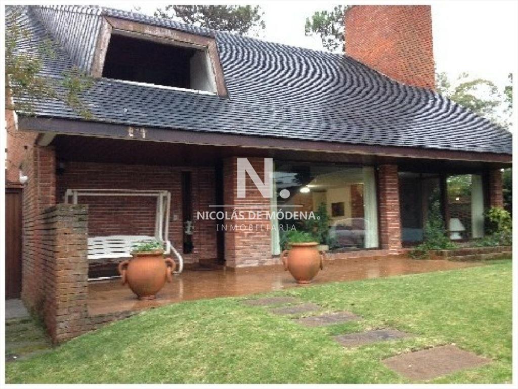 VENDE CASA DE 3 DORMITORIOS EN PLAYA MANSA, PUNTA
