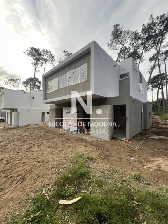 Casa a estrenar en Pinares. Punta del Este