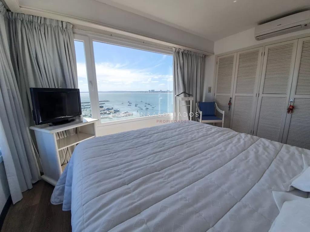 Departamento de 3 dormitorios + dep. en venta en