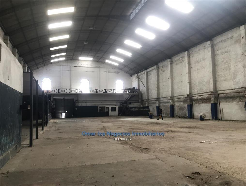 Venta local industrial con renta galpon deposito garaje