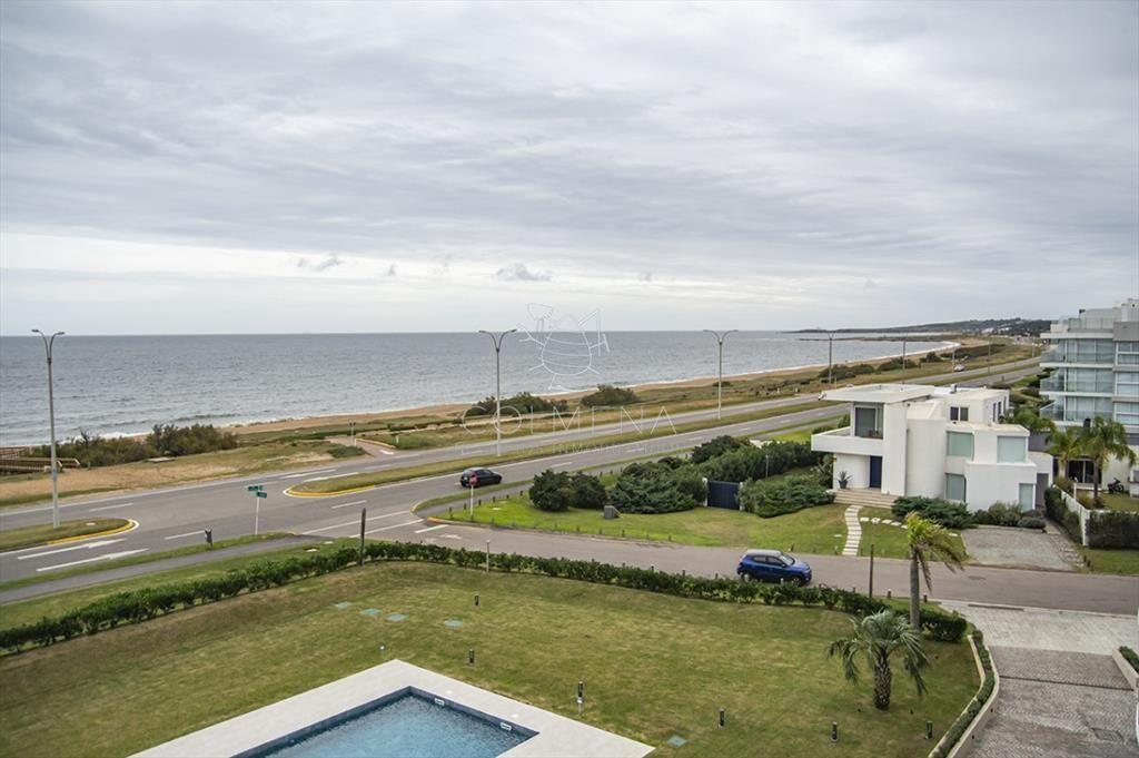 Apartamento en playa mansa con vista frente al