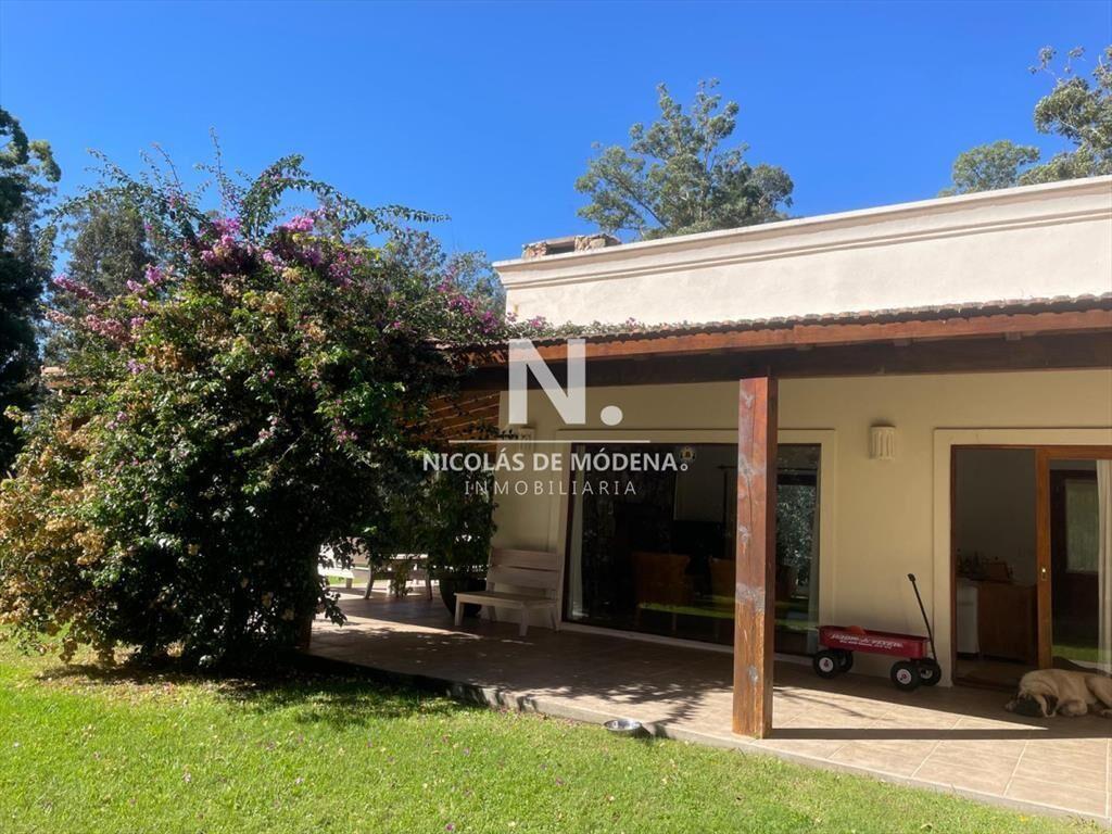 Vende impresionante casa en Punta Ballena de 2