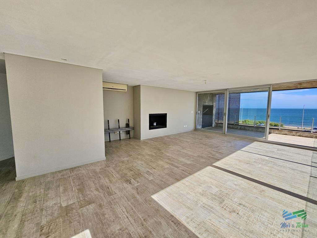 Alquiler anual apartamento penthouse frente al mar 3 dormit