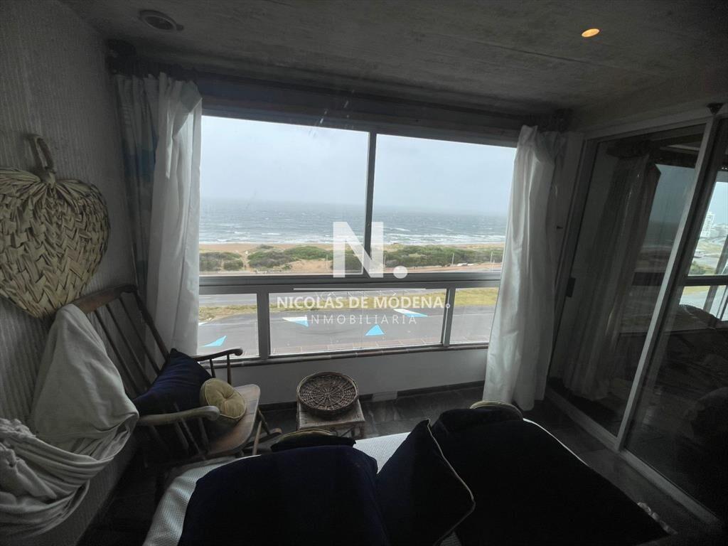 Apartamento de dormitorio y medio en primera de