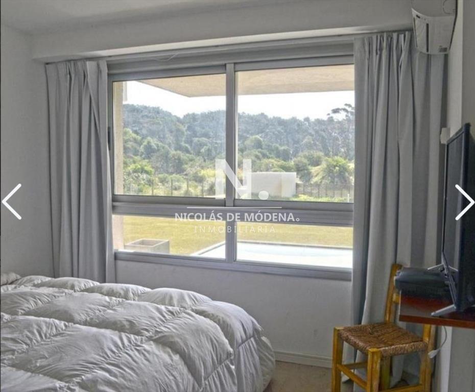 Vende apartamento de 3 dormitorios con balcon en
