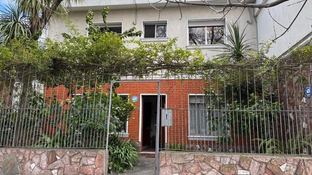 Casa en venta en Brazo Oriental,  2 plantas, 3 dormitori...