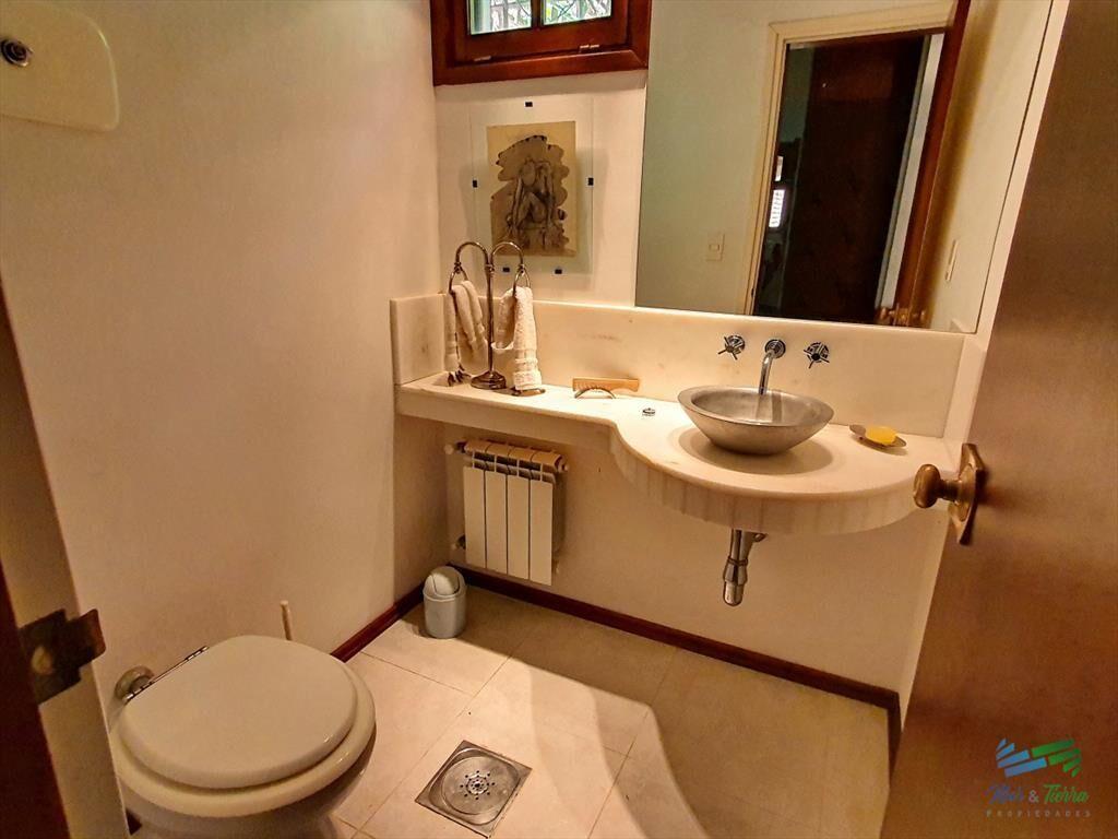 Vendo casa 4 dormitorios, terreno 3.000 m2, piscina, en Bra
