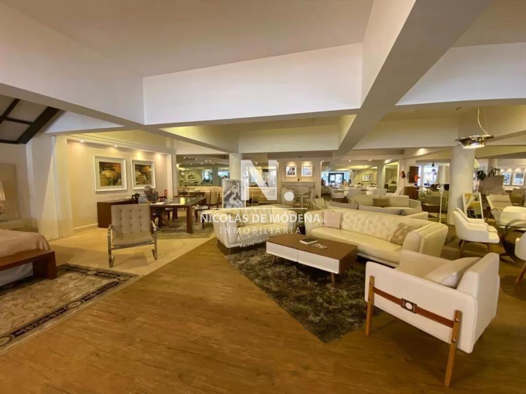 Excelente local comercial proximo al Puerto