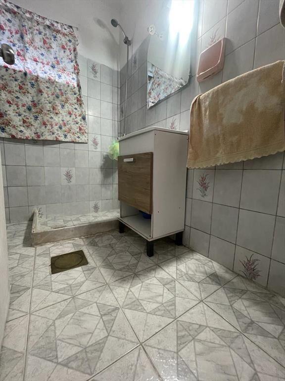 Apartamento , primer piso por escalera, 2 dormitorios y coc