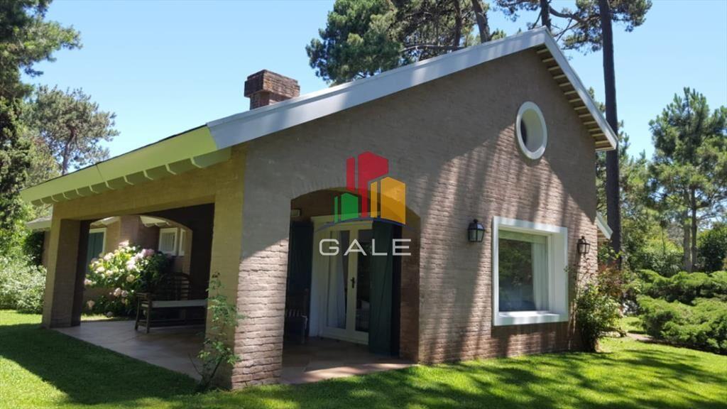 Excelente casa en alquiler en zona residencial!!! Consulte!