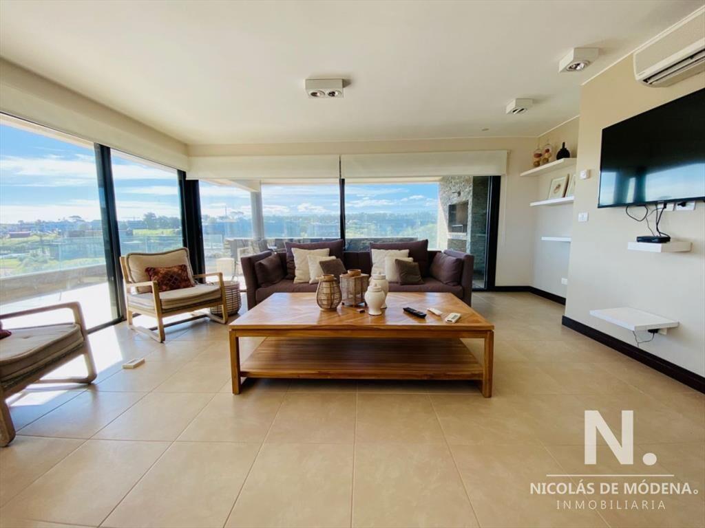 Departamento en venta de 3 dormitorios y dependencia en Man