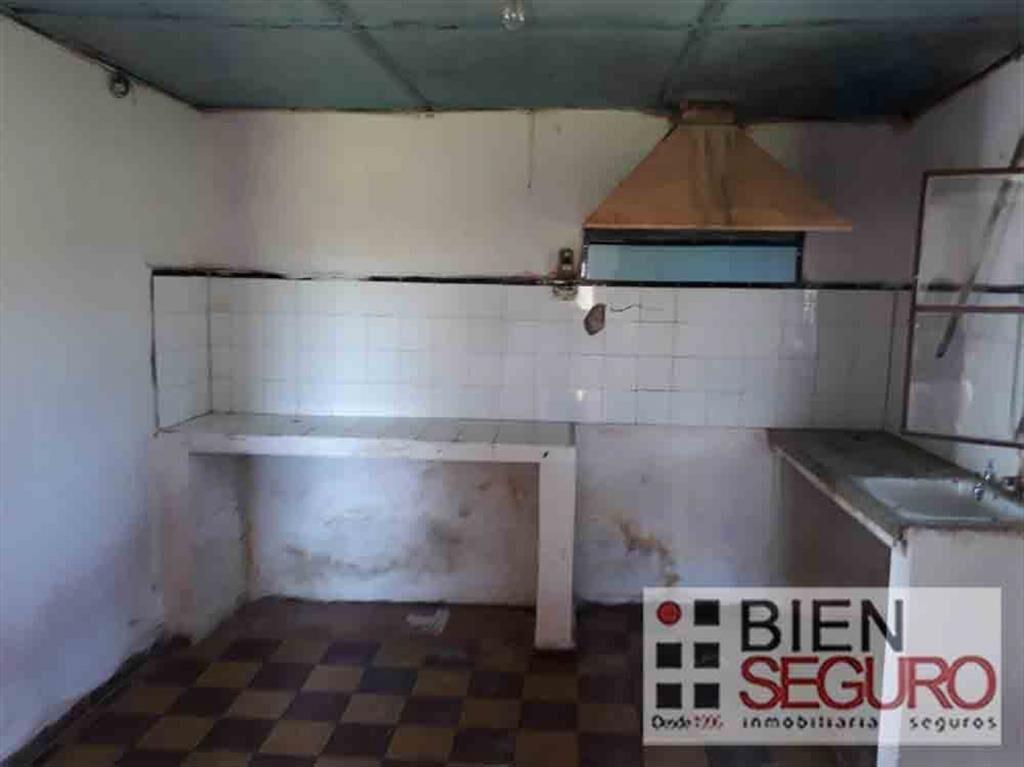 Chacra de 2,7 hás. con 2 casas y un apartamento en venta en
