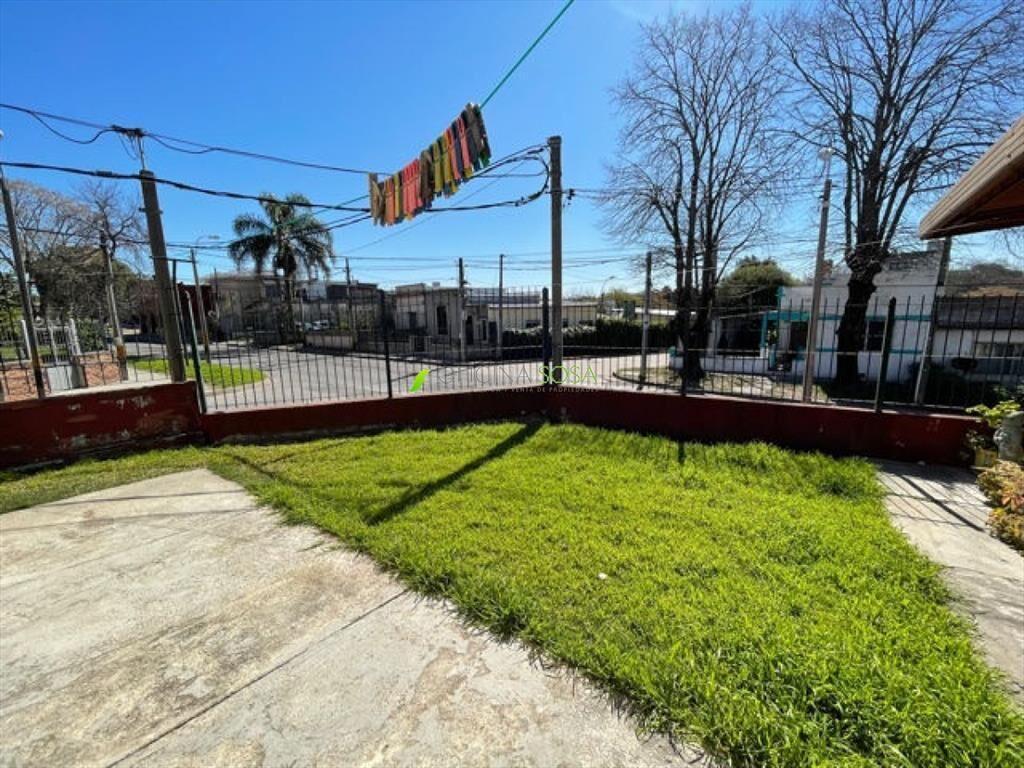 CASA ESQUINA CON GARAJE