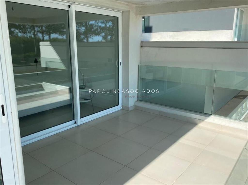 Apartamento en venta de 3 dormitorios en edificio