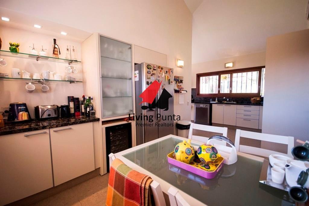 Casa en Punta del Este, playa mansa, 4 , piscina
