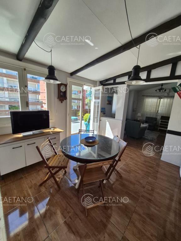 Casa de dos dormitorios en alquiler anual en del