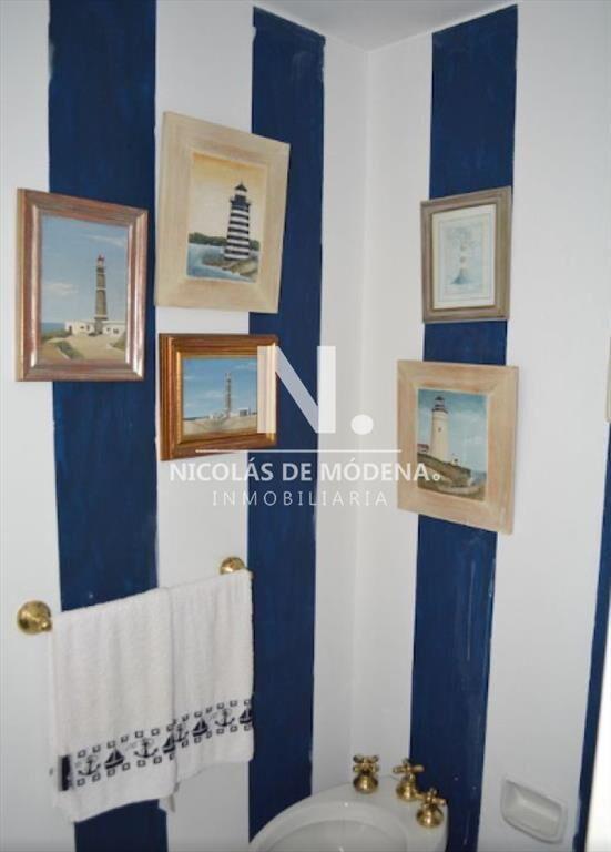 Vende casa de 4 dormitorios frente al mar en del