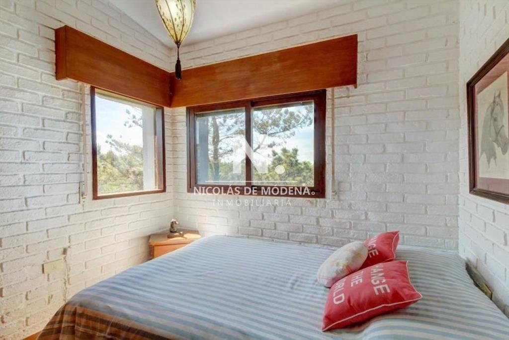 En Alquiler impecable casa con un entorno