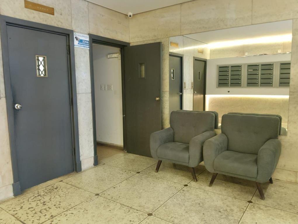 Alquiler Oficina con dos espacio definidos y salón amplio e