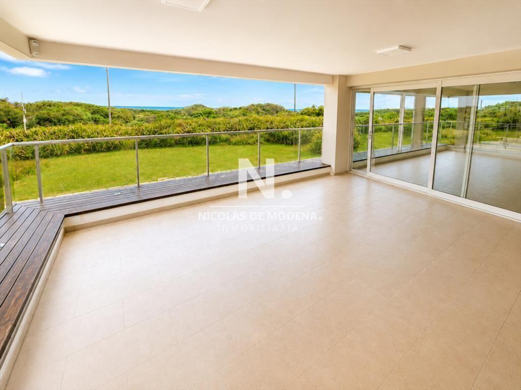 En venta apartamento con parrillero propio de 3 y