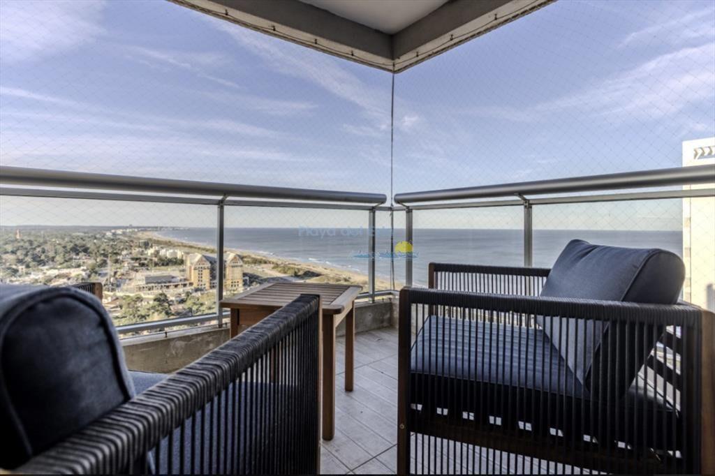 Moderno Penthouse con Vista al Mar, en Playa 3 y