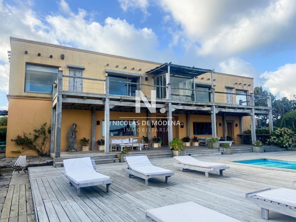 Casa Frente Al Mar - 5 dormitorios en Altos de Pubta Piedra