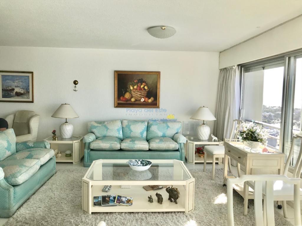 Apartamento de 3 dormitorios en Torre Verona , ,