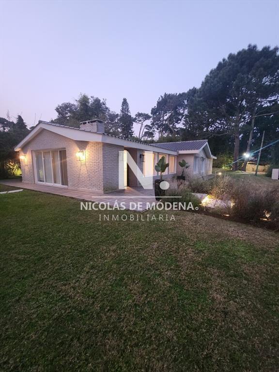 Casa en Venta de 4 dormitorios en Playa Mansa , ,