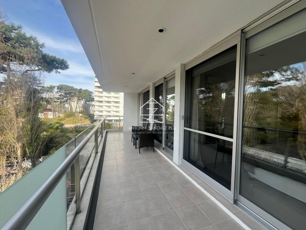 Apartamento de 2 dormitorios en Edificio Be Punta , Punta d