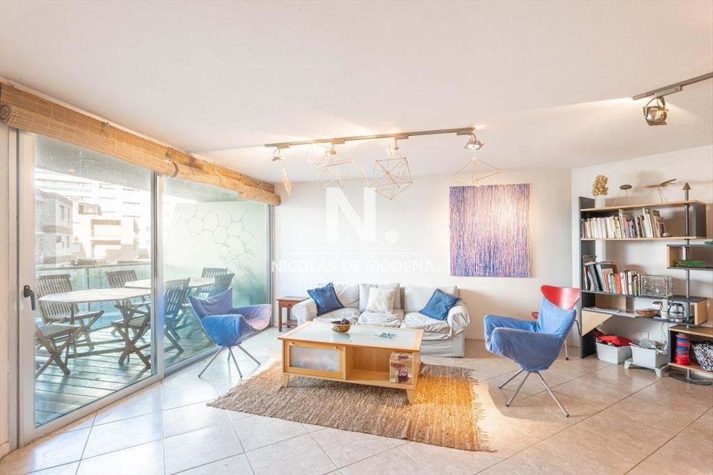 Vende apartamento de 3 dormitorios, en Brava del