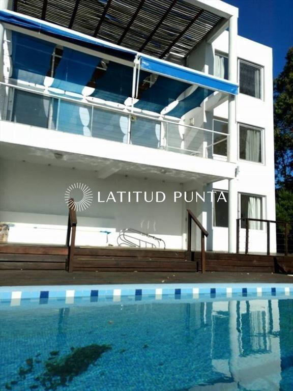Casa en Punta Ballena con vista al mar