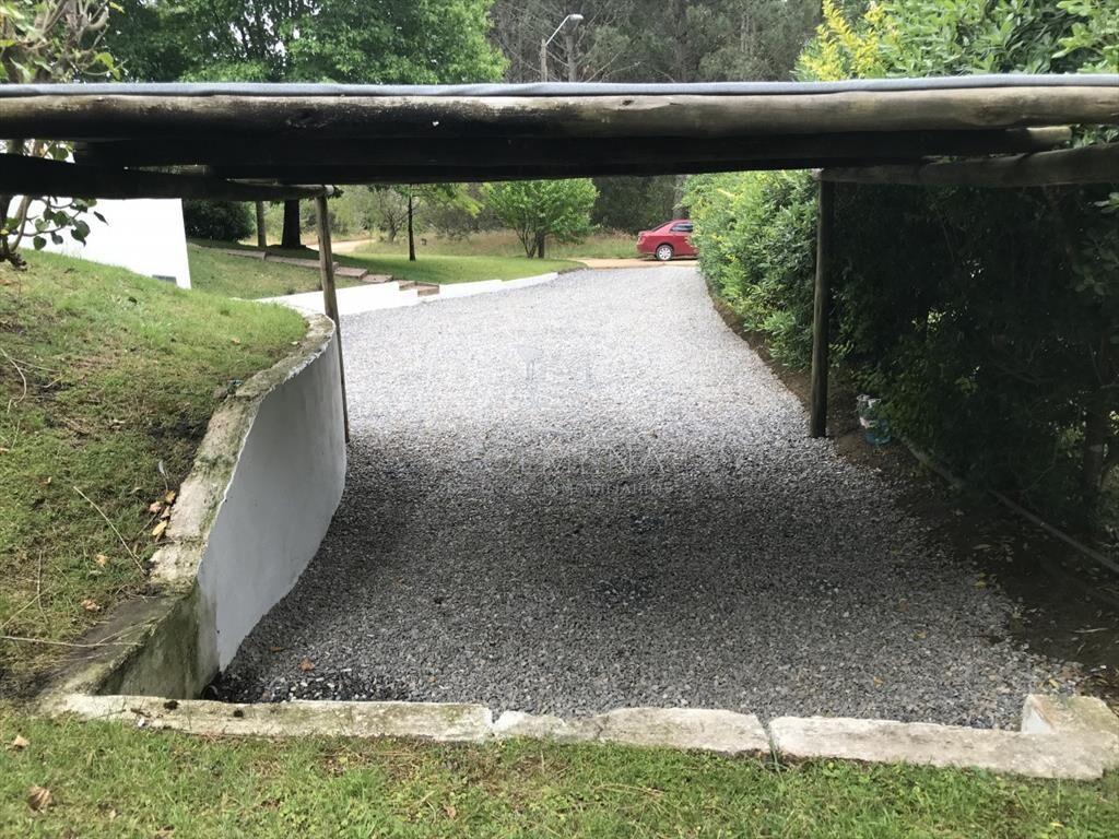 AGRADABLE  CASA EN ZONA MUY TRANQUILA Y ARBOLADA