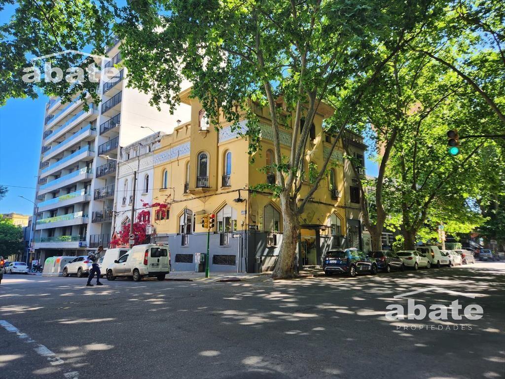 Venta propiedad corporativa - 423m2 sobre Av. Rivera próxim