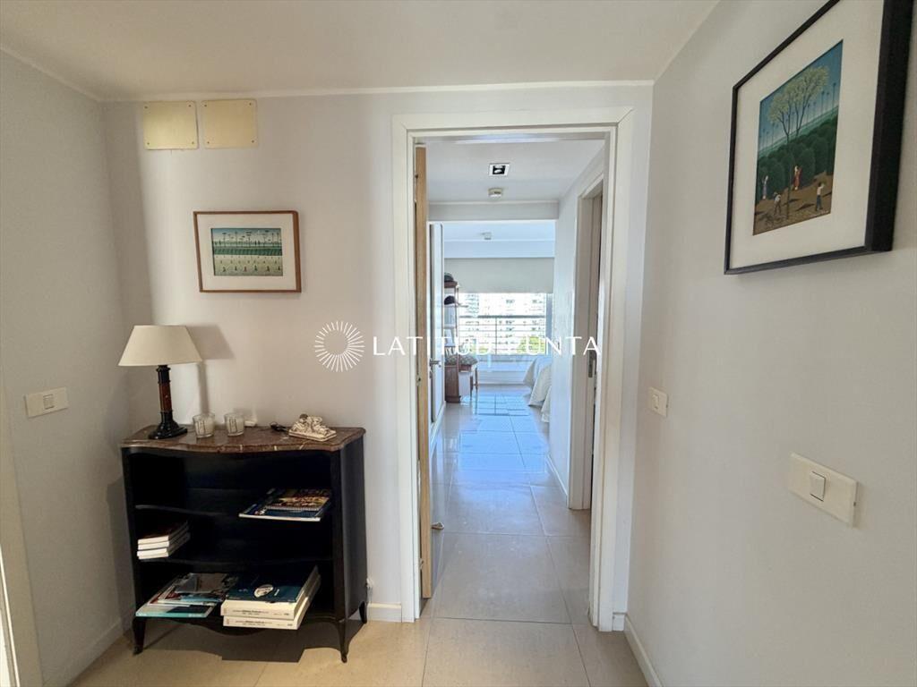 Apartamento de dos suites más dependencia con al