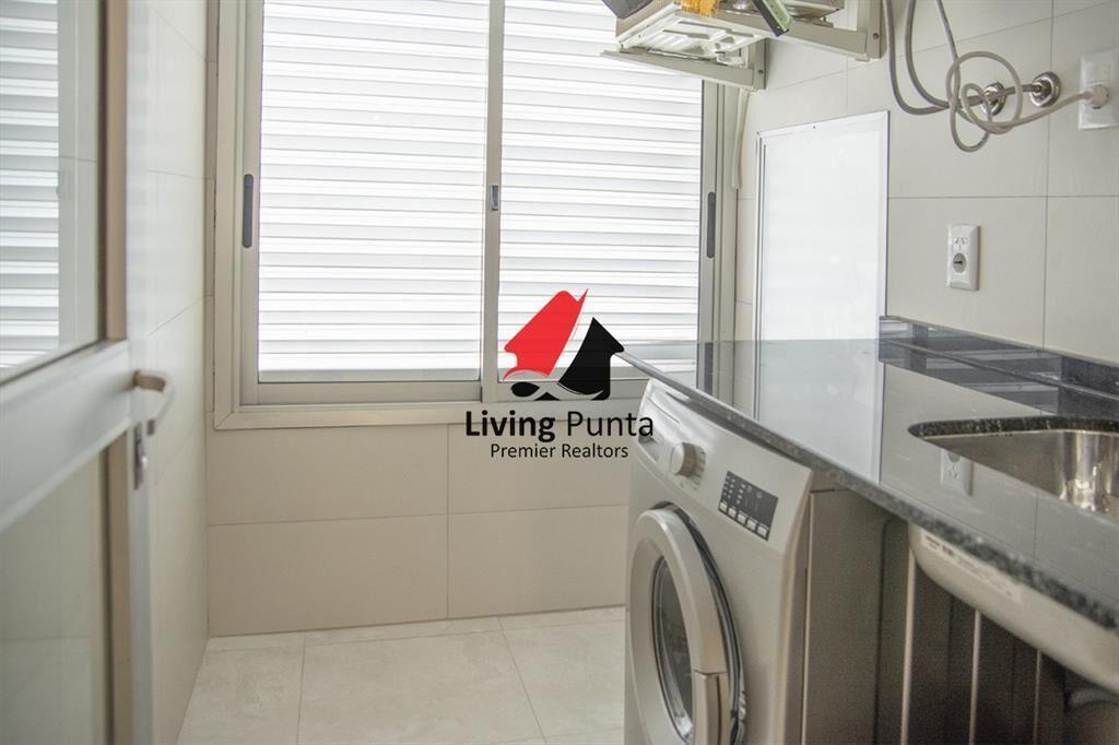 Vende apartamento de 2 dormitorios y medio en del