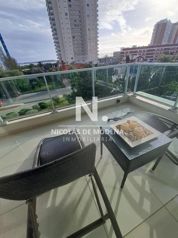 Apartamento en Playa Mansa a la venta 3 con vista